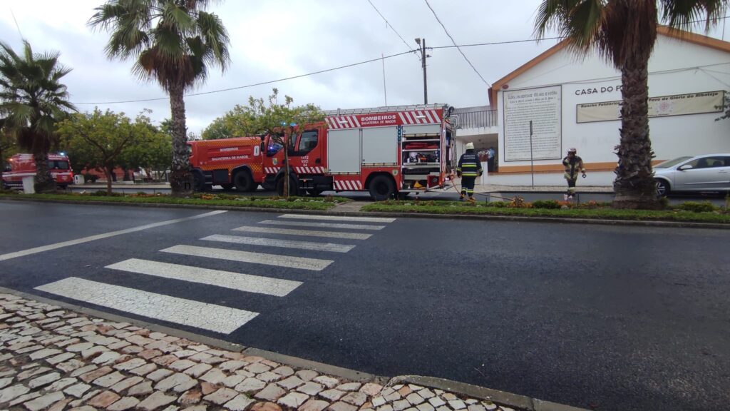 Incêndio destrói bar da Casa do Povo da Glória do Ribatejo