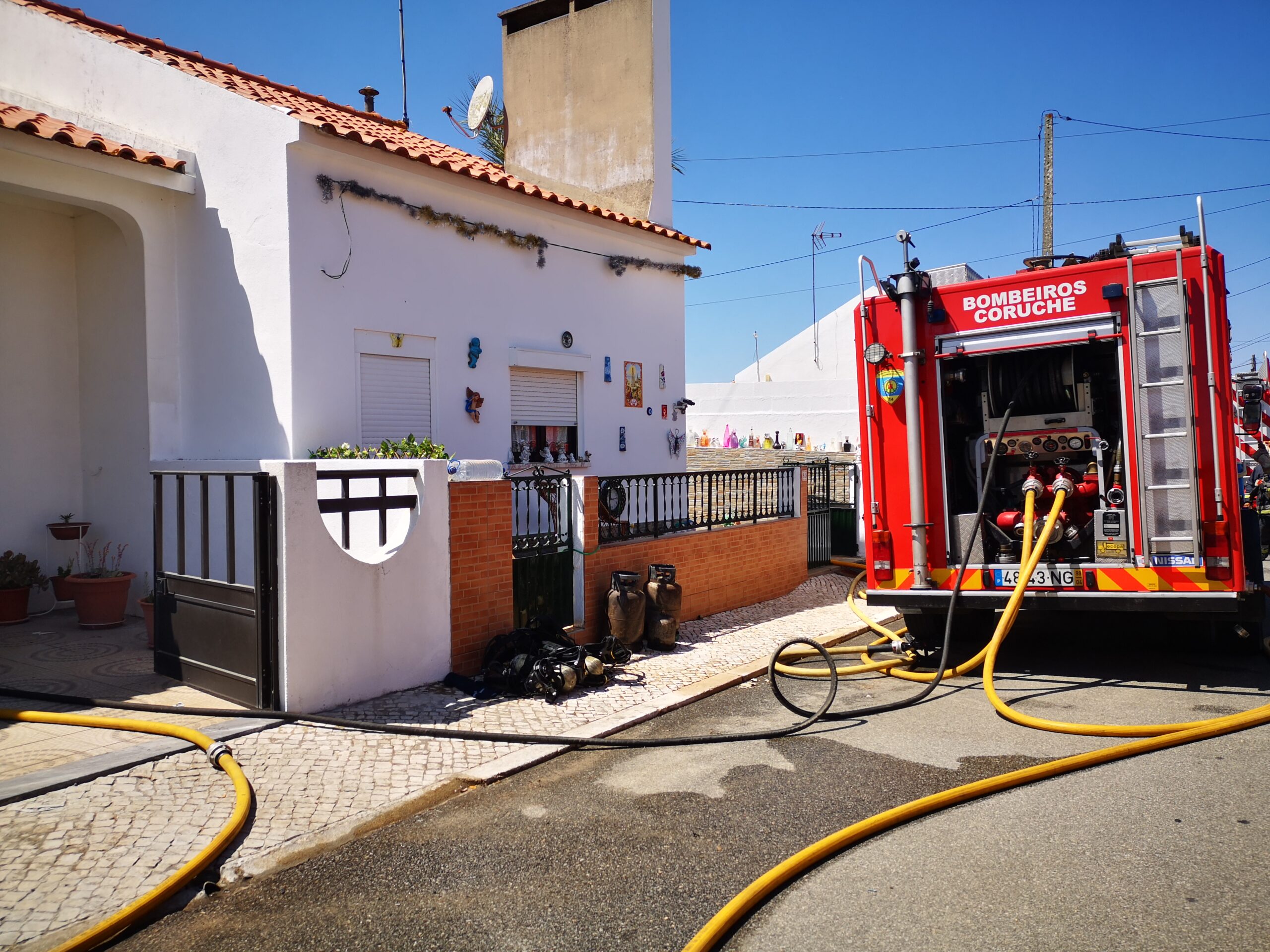 Dois feridos em incêndio em anexo de Casa de Acolhimento de Idosos no