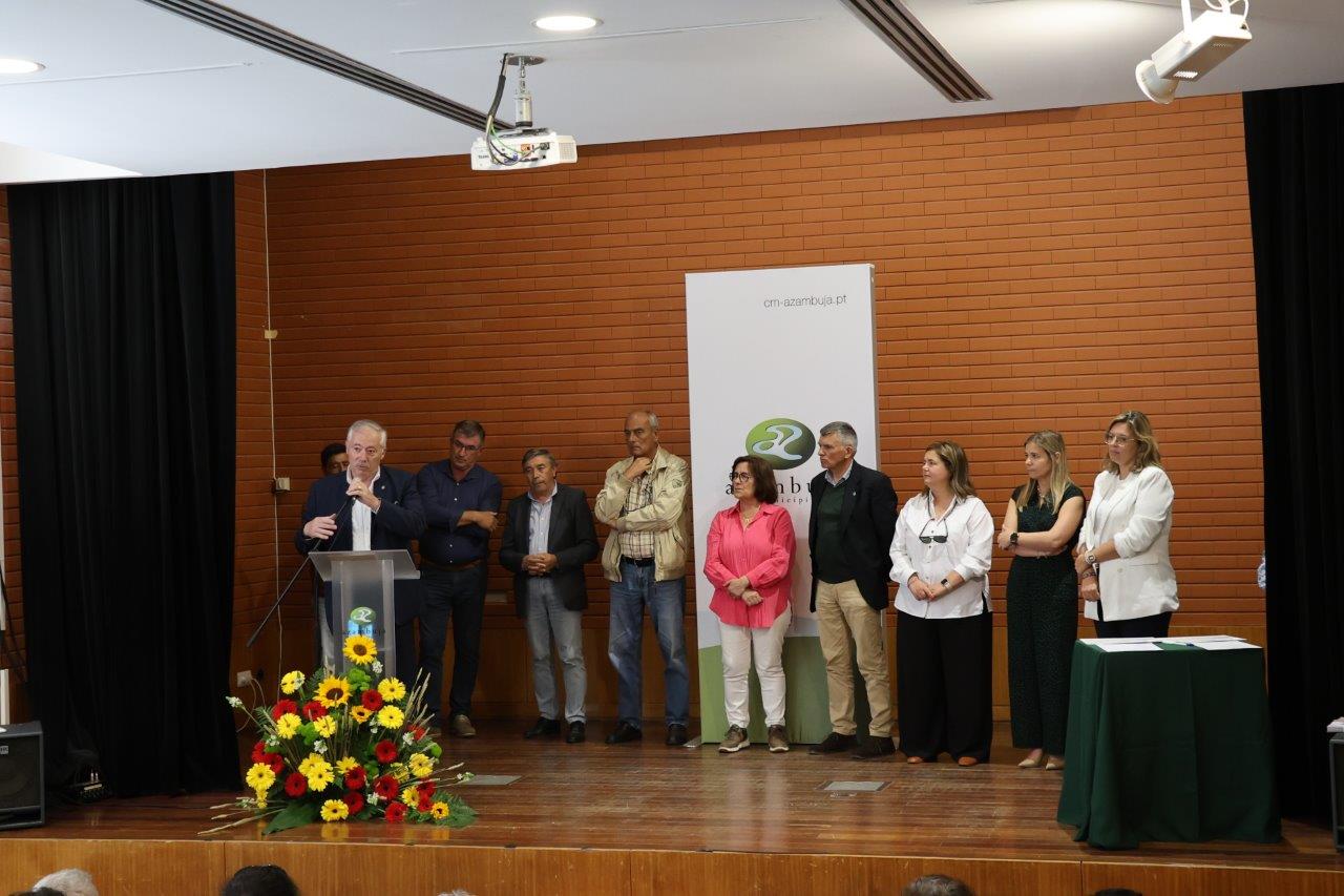 Azambuja apoia estudos de 35 alunos e premeia mérito de 10