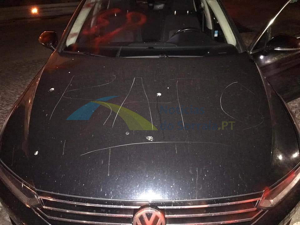 Carro de GNR vandalizado em Salvaterra de Magos (Com Fotos) 1626639882789
